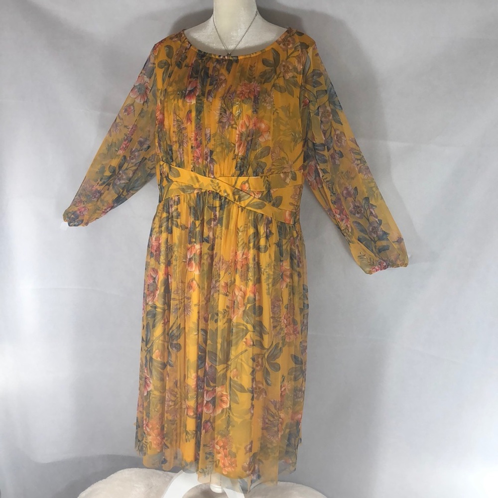NWT = Candlelite Women’s, Size 2X , Midi dress .